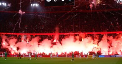 Ajax - Groningen : L'hommage à un supporter décédé n'a pas empêché le chaos, match reporté