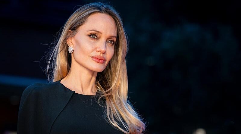 Angelina Jolie montre ses cicatrices de mastectomie dans « Time France »
