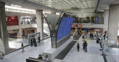 Antisémitisme : La police traque l'homme qui a humilié un garçon juif à Roissy