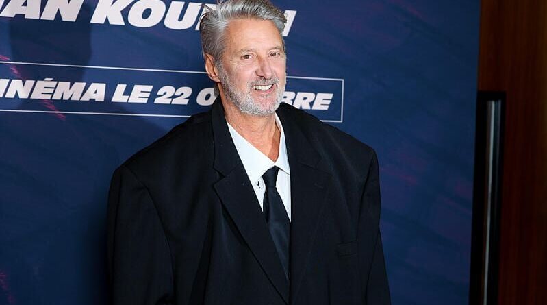 Antoine de Caunes ne s'est pas remis de son échec au cinéma.