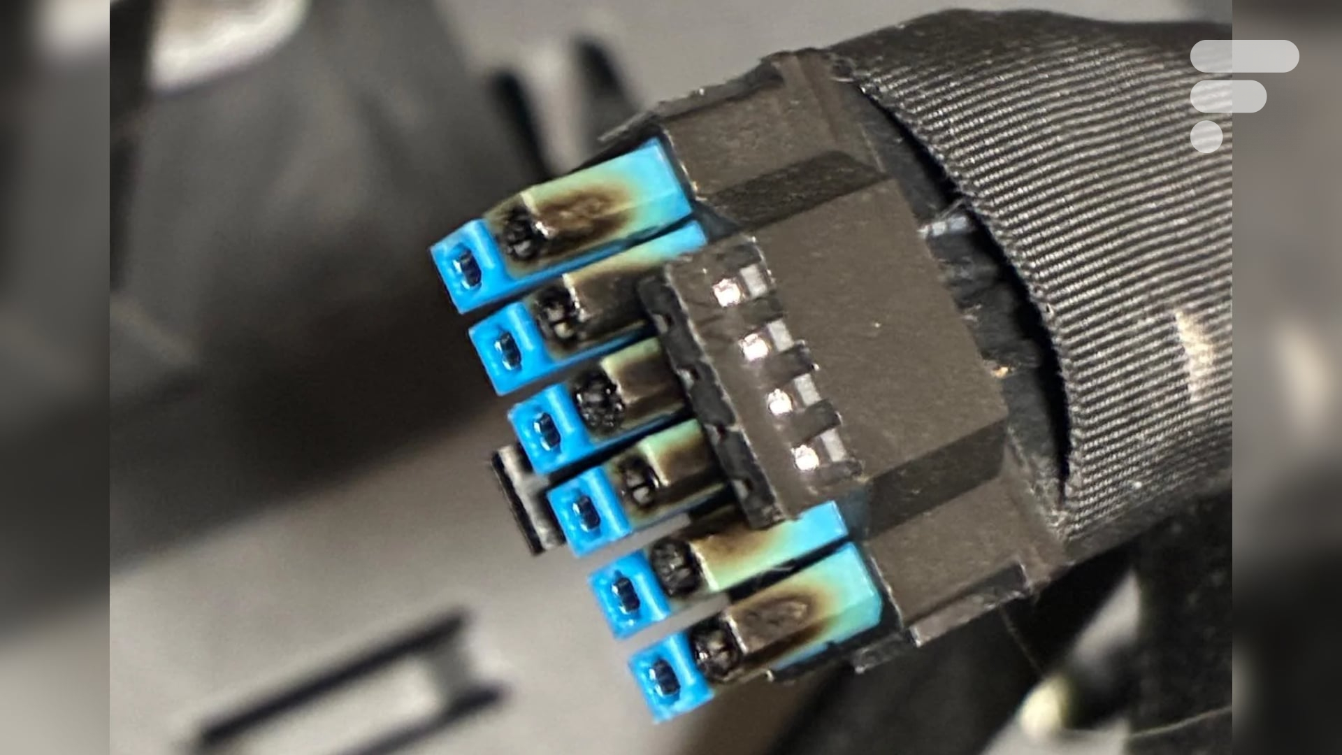 Des marques de brûlures sur le connecteur d'une carte graphique AMD