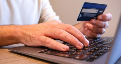 Arnaques en ligne : nouvelles menaces à éviter pendant les fêtes