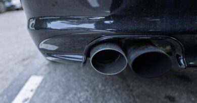 Automobile : L'UE ne renonce pas au tout-électrique en 2035, autorise voitures thermiques limitées