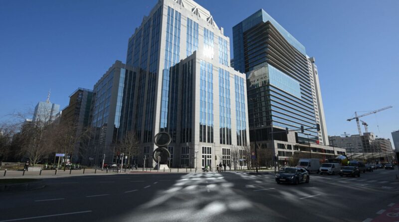 Avoirs russes gelés : la banque centrale russe poursuit Euroclear en justice.