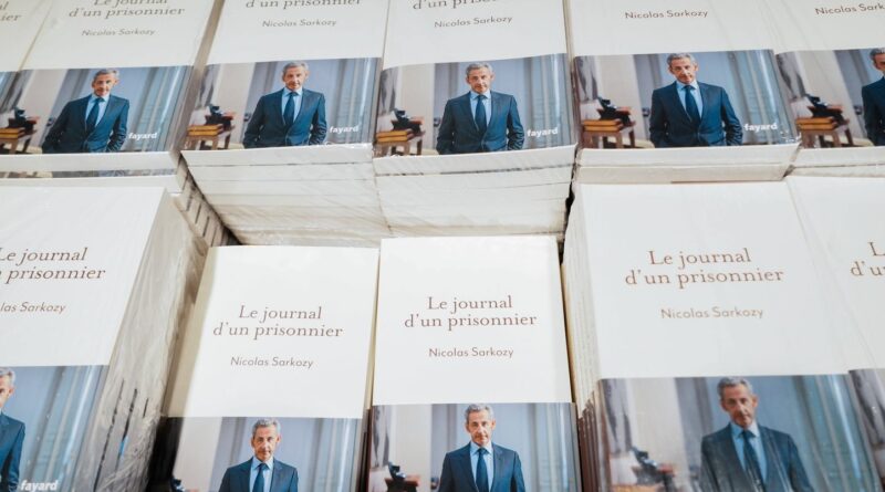 Bardella et Sarkozy : Fayard de Bolloré inonde librairies et fausse marché livre