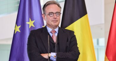 Bart De Wever : "caméléon politique", selon Karel Verhoeven.