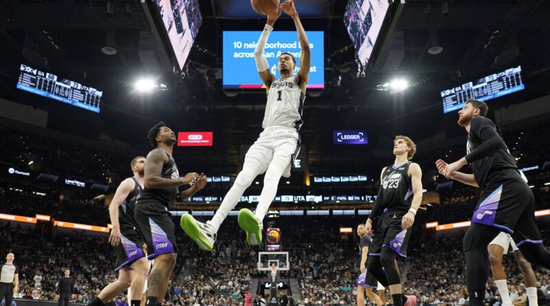 Basket : Les Spurs s'inclinent face au Jazz malgré Wembanyama.