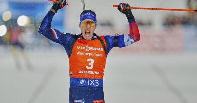 Biathlon : Quentin Fillon Maillet remporte la première poursuite de la saison.