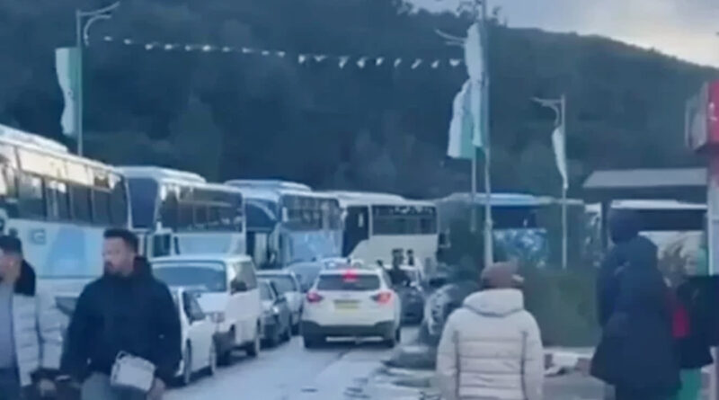 Bus touristiques algériens bloqués à la frontière tunisienne : explications.