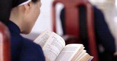 C'est quoi cette arnaque avec des fausses nonnes en France ?