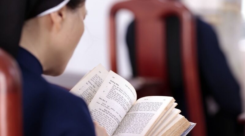 C'est quoi cette arnaque avec des fausses nonnes en France ?