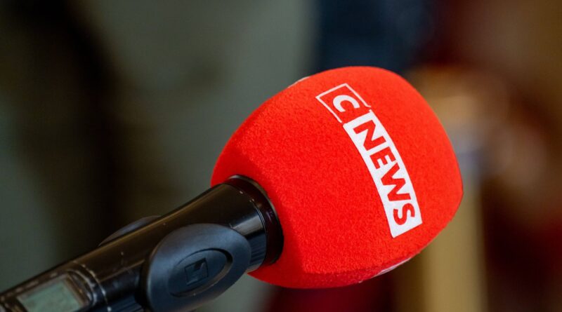 CNews, sous Bolloré, bat des records en 2025 contre BFMTV.