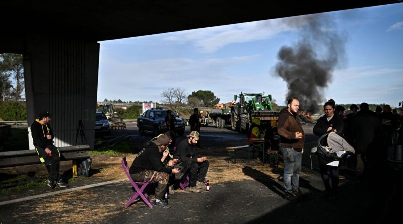 Colère agricole : levée du barrage de la Coordination rurale A63 Bordeaux