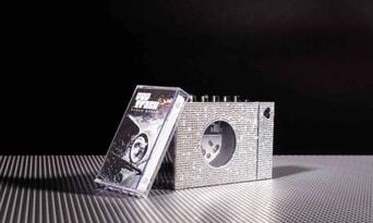 Collector : Un baladeur en strass rend hommage à Duran Duran.