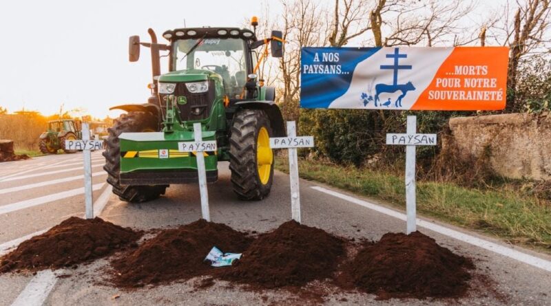 Crise agricole : Cinq autoroutes bloquées, la ministre appelle à l'apaisement.