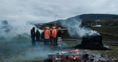 Dermatose : Des barrages d'agriculteurs persistent dans le Sud-Ouest