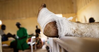 Des dizaines de morts, dont des enfants, au Soudan suite à une frappe.