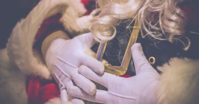 Deux pères Noël s'affrontent au supermarché, intervention de la sécurité