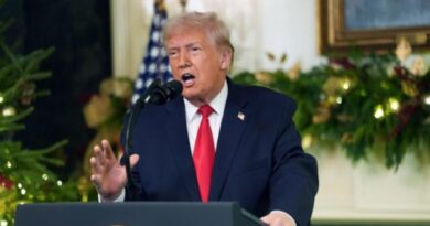 Donald Trump "n'exclut pas" une guerre contre le Venezuela, accusant de trafic.