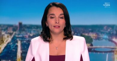 Donald Trump reçoit le "prix de la paix de la FIFA", une distinction contestée.