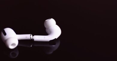 Écouteurs sans fil en France : risque auditif à ne pas négliger.