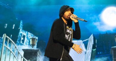 Eminem a demandé à Kate Winslet de lui raser les fesses en coulisses du « Saturday Night Live ».