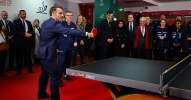 Emmanuel Macron poursuit-il la diplomatie du ping-pong en Chine ?