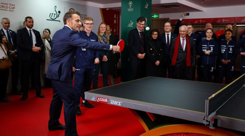 Emmanuel Macron poursuit-il la diplomatie du ping-pong en Chine ?
