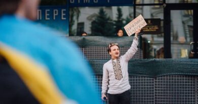 En Ukraine, des députés accusés de corruption et perquisitions gouvernementales.