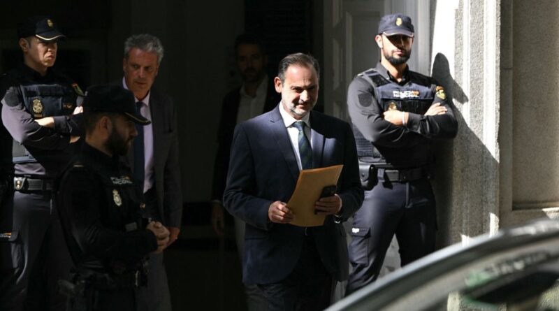 Espagne : L’ex-ministre des Transports jugé pour corruption, proche de Pedro Sanchez