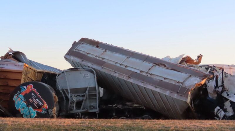 États-Unis : Déraillement d’un train de fret, soufre fondu échappé dans l’air