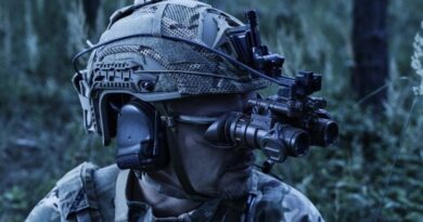 Exosens, le Français, obtient un contrat d'un milliard d'euros pour jumelles nocturnes.