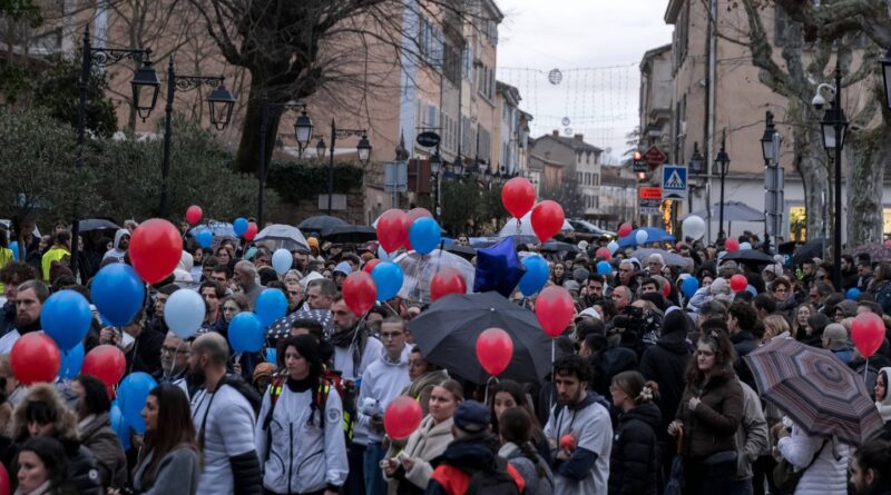 Explosion dans l'Ain : hommage des habitants aux victimes, « Deux étoiles de plus »
