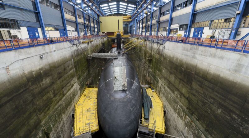 Finistère : Drones survolent la base de l'île Longue