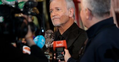 Francis Huster dénonce le prix des places de la Coupe du monde 2026.