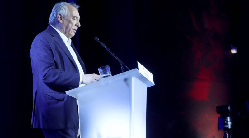 François Bayrou hospitalisé à Pau suite à une grippe « très sévère »