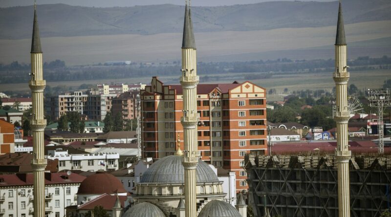 Guerre en Ukraine : Drones ukrainiens frappent un gratte-ciel à Grozny.