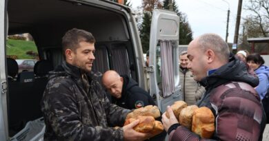 Guerre en Ukraine : Loïc Nervi, boulanger sans frontière, distribue du pain