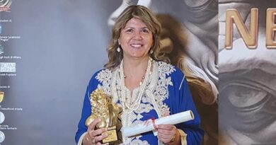 Hayat Saidi reçoit une récompense à la Biennale "Michelangelo Buonarroti"