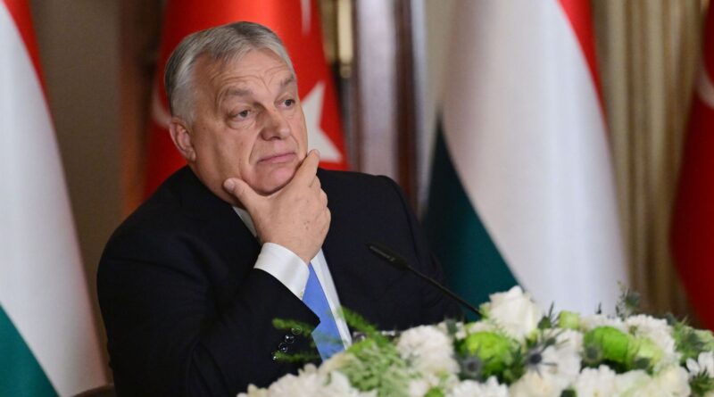 Hongrie : Orbán menace de retirer les réserves si avoirs russes saisis.