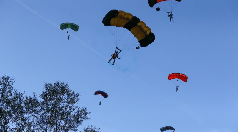 Italie : Deux sauteurs expérimentés chutent mortellement, parachutes emmêlés