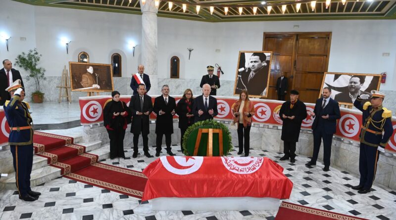 Kais Saïed rend hommage à Farhat Hached à Tunis et rencontre des citoyens.