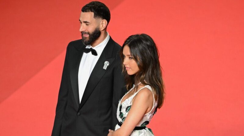 Karim Benzema et Lyna Khoudri, en couple au Louvre.