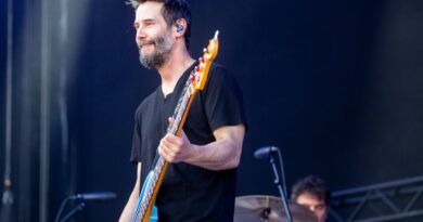 Keanu Reeves et Dogstar se produisent en concert à Paris en 2026.