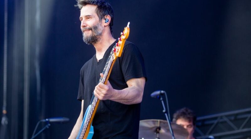 Keanu Reeves et Dogstar se produisent en concert à Paris en 2026.