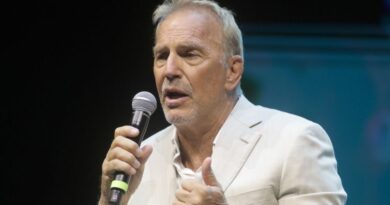 Kevin Costner et ses producteurs ne paieraient pas la location des costumes d'« Horizon 2 »