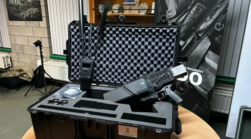 La Défense dévoile le système PIORUN pour drones en Belgique.