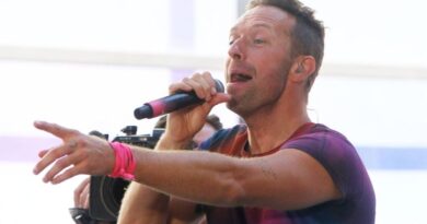 La DRH réagit contre Gwyneth Paltrow après la kiss cam au concert de Coldplay.