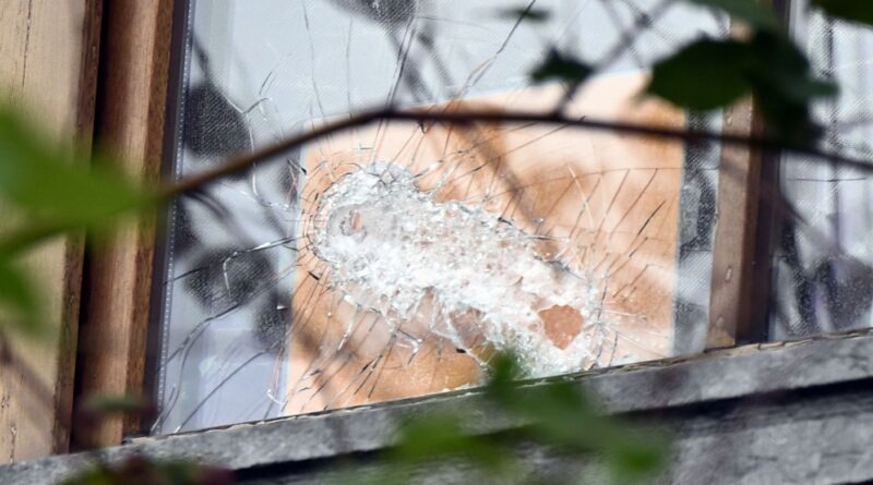 La façade d'une maison criblée de balles à Saint-Gilles