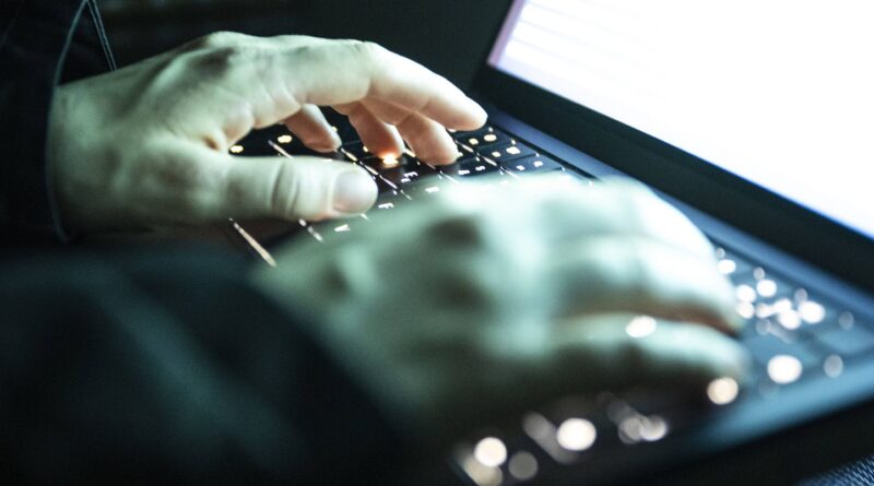 La justice en France bloque le site WatchPeopleDie diffusant des vidéos ultraviolentes.